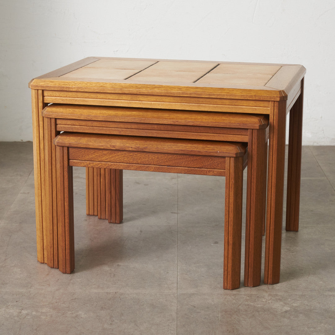 デンマーク製 タイルトップ ネストテーブル