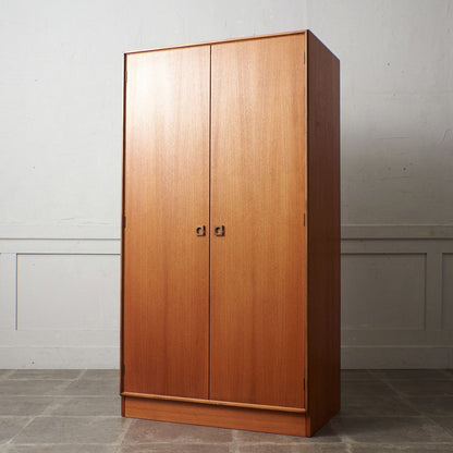 Form FIVE 2ドア ワードローブ