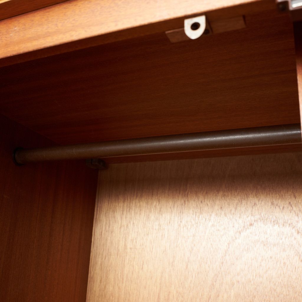 Form FIVE 2ドア ワードローブ