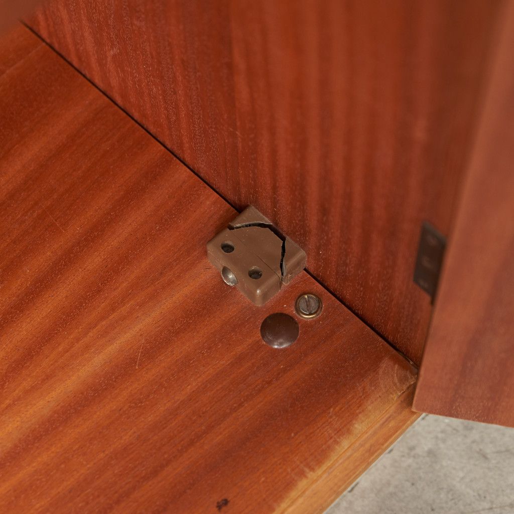 Form FIVE 2ドア ワードローブ