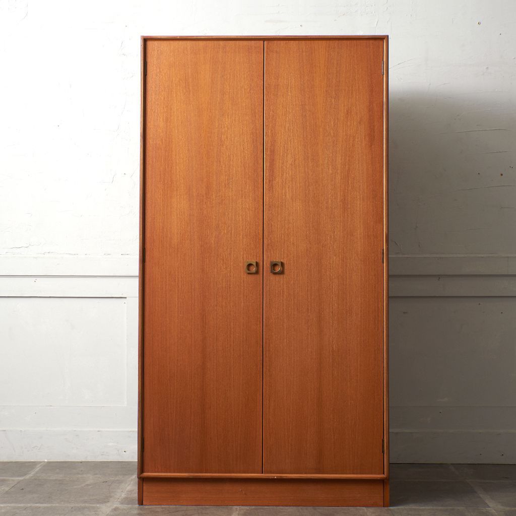 Form FIVE 2ドア ワードローブ