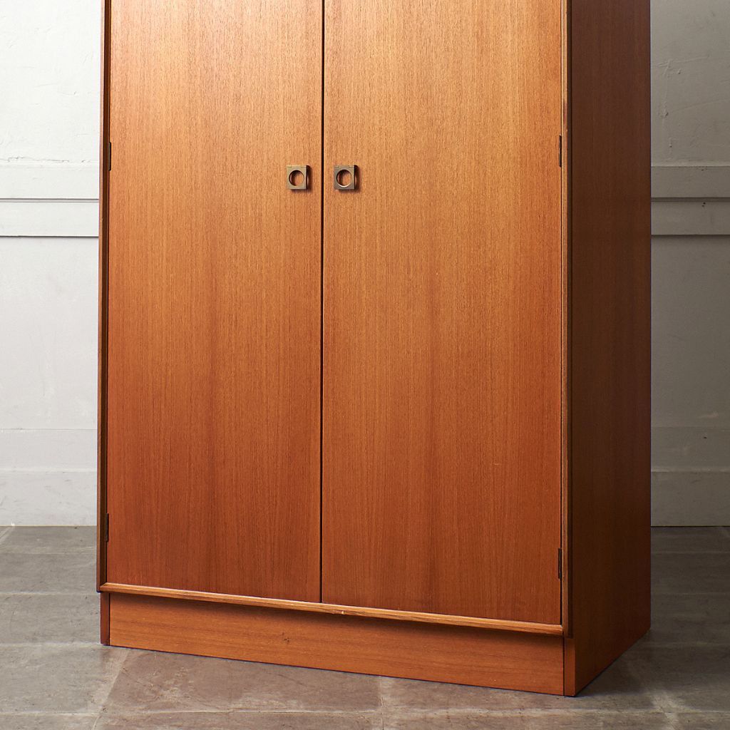 Form FIVE 2ドア ワードローブ