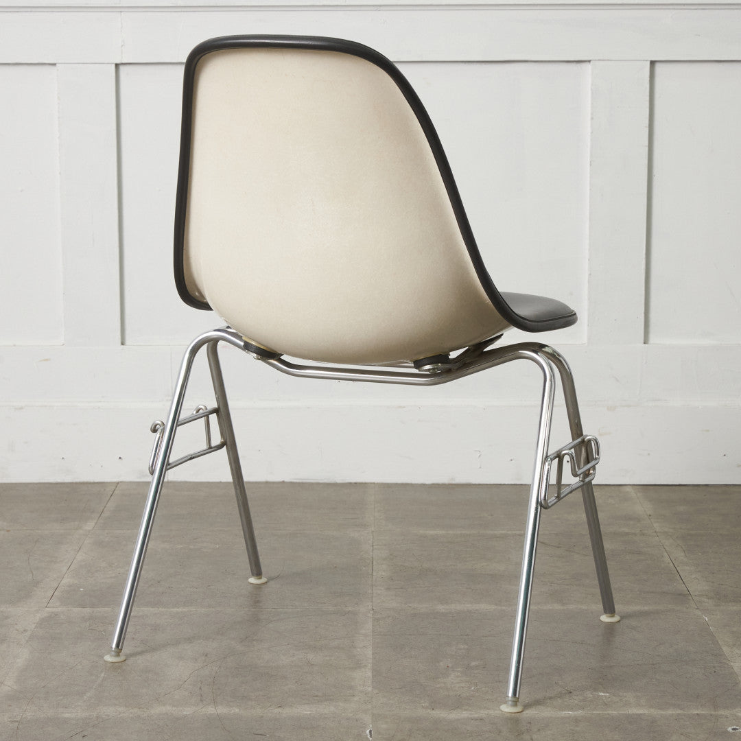 サイドシェルチェア スタッキングベース