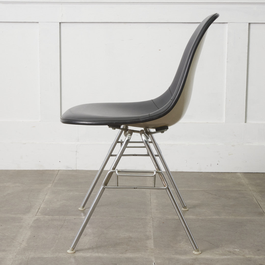 サイドシェルチェア スタッキングベース