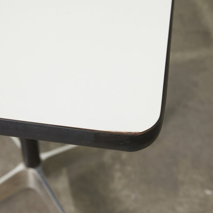 イームズ コントラクトベース テーブル