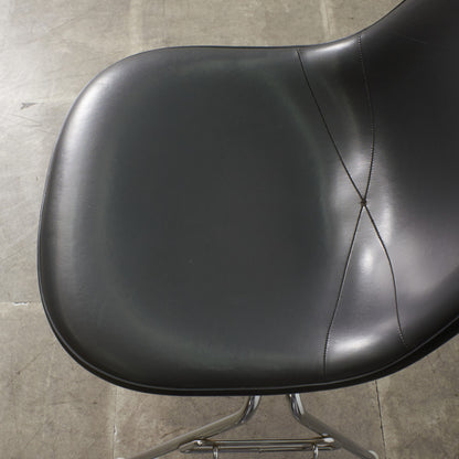 サイドシェルチェア スタッキングベース