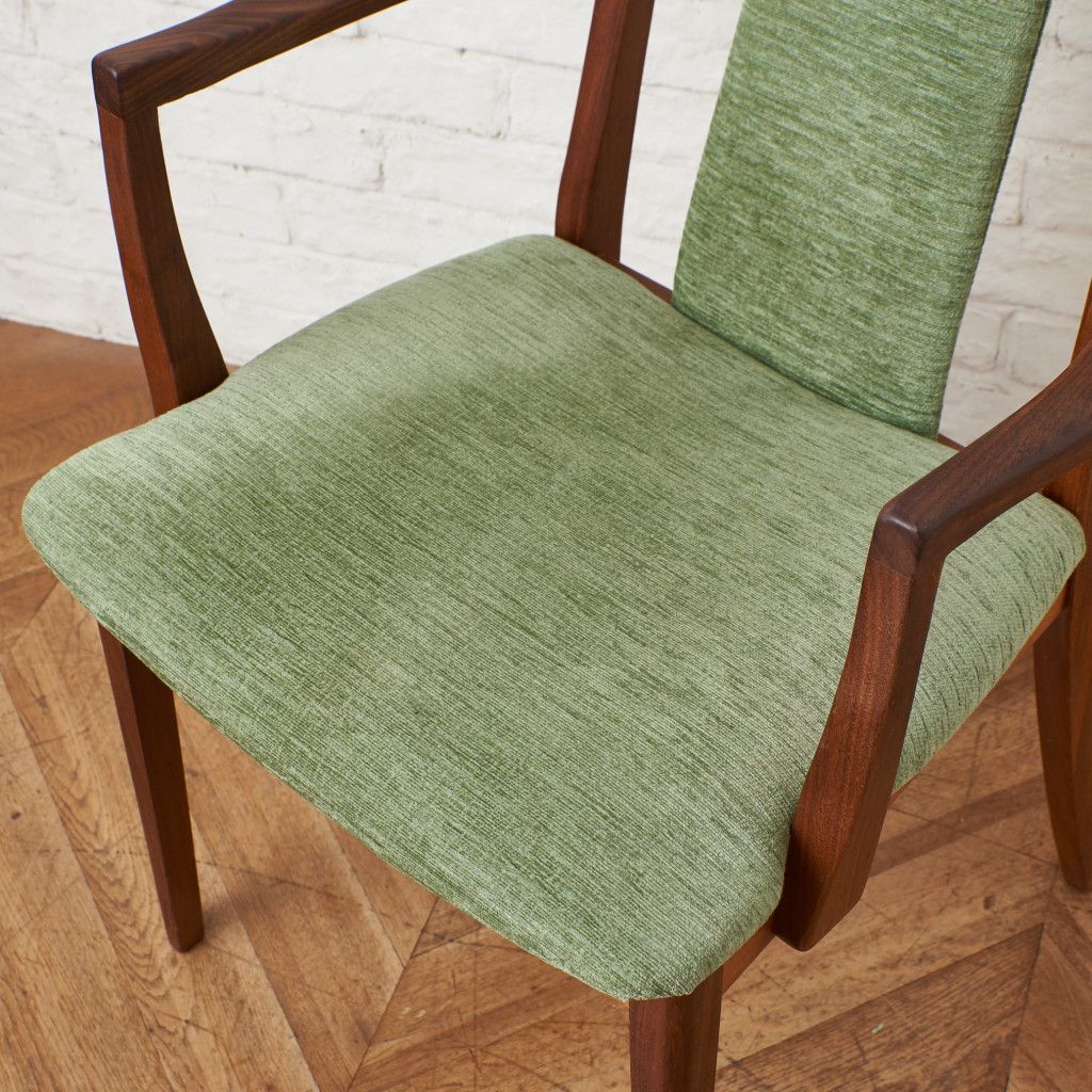 Fresco パッドバックダイニングアームチェア 2脚セット (Carver Chair 4567D)