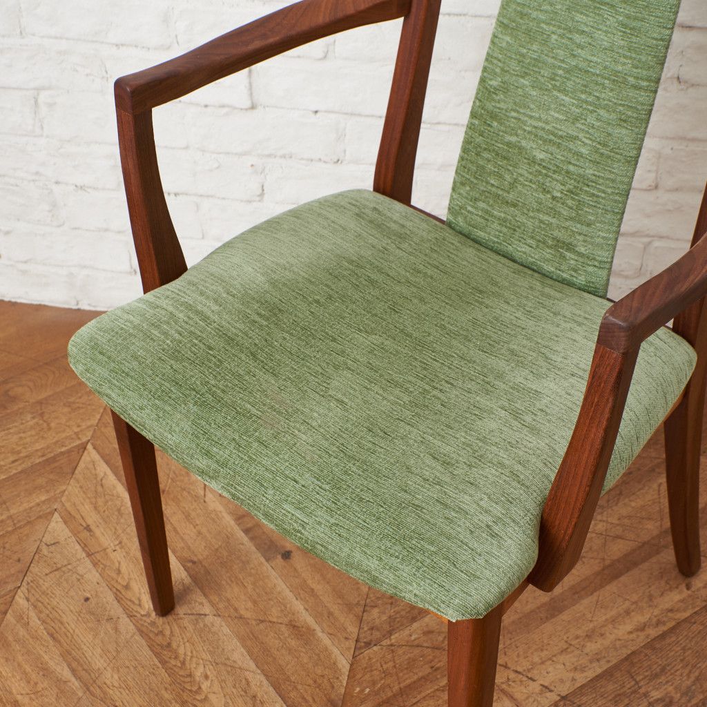 Fresco パッドバックダイニングアームチェア 2脚セット (Carver Chair 4567D)