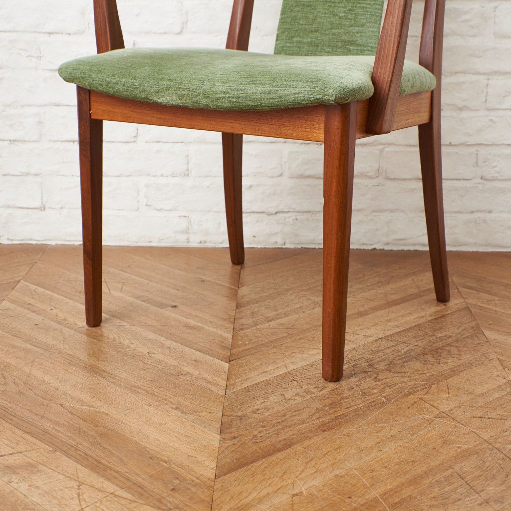 Fresco パッドバックダイニングアームチェア 2脚セット (Carver Chair 4567D)