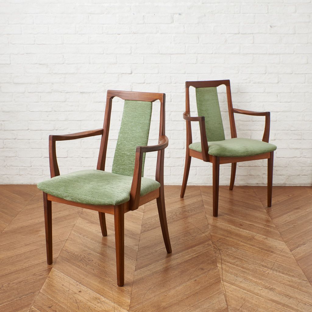 Fresco パッドバックダイニングアームチェア 2脚セット (Carver Chair 4567D)