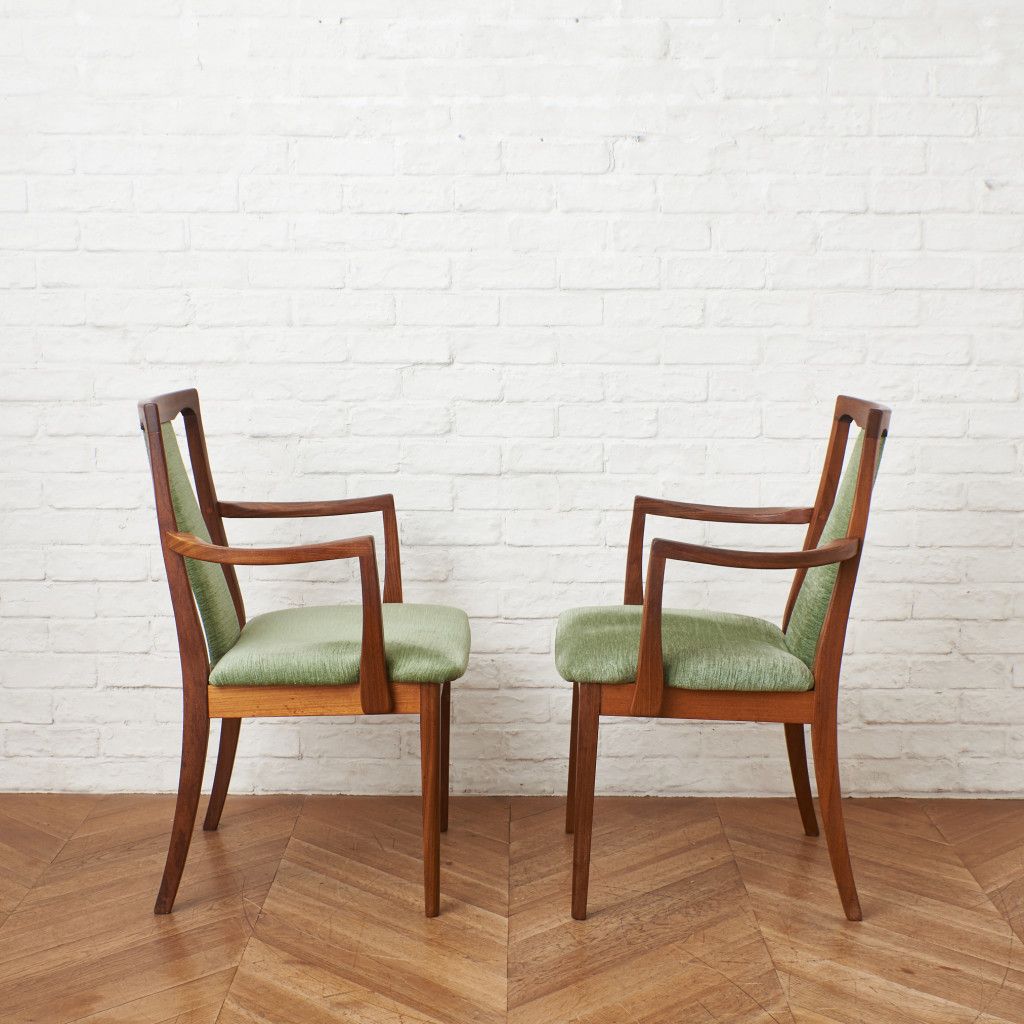 Fresco パッドバックダイニングアームチェア 2脚セット (Carver Chair 4567D)