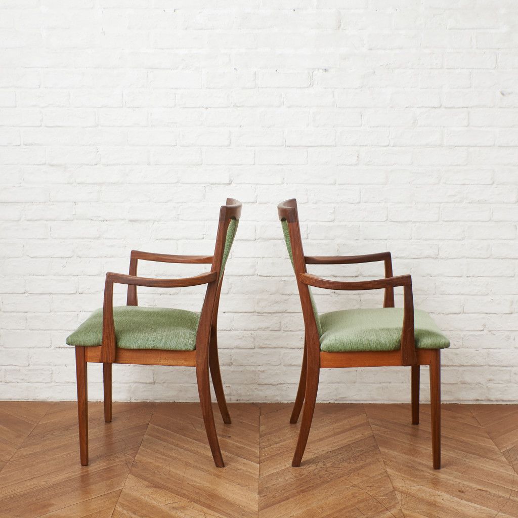 Fresco パッドバックダイニングアームチェア 2脚セット (Carver Chair 4567D)