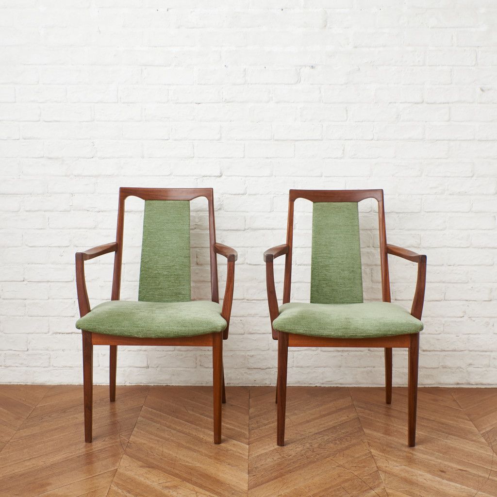 Fresco パッドバックダイニングアームチェア 2脚セット (Carver Chair 4567D)