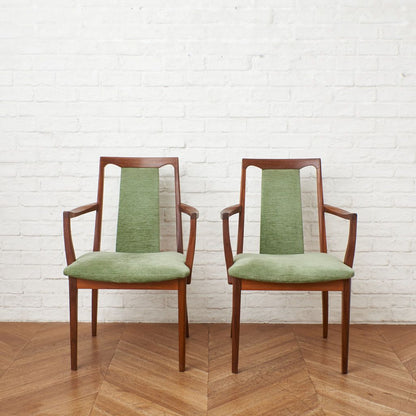 Fresco パッドバックダイニングアームチェア 2脚セット (Carver Chair 4567D)