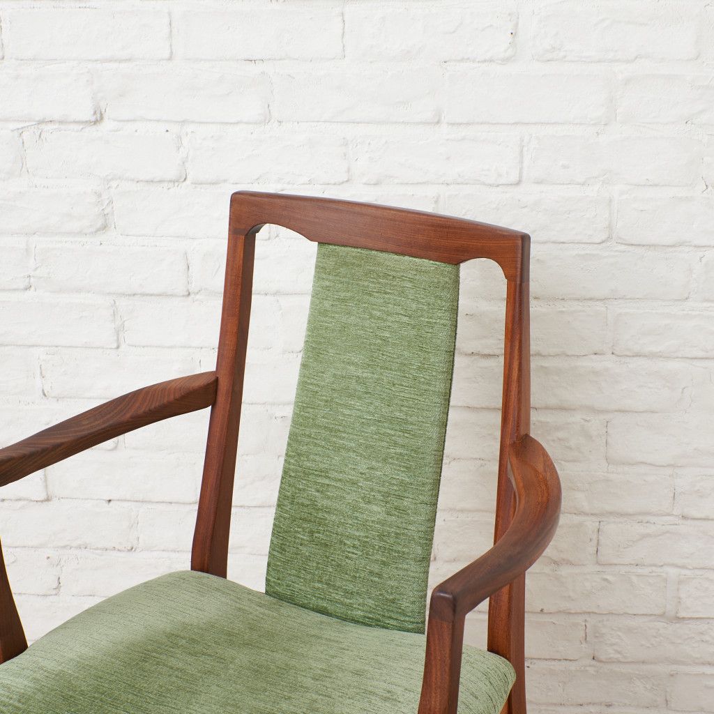 Fresco パッドバックダイニングアームチェア 2脚セット (Carver Chair 4567D)