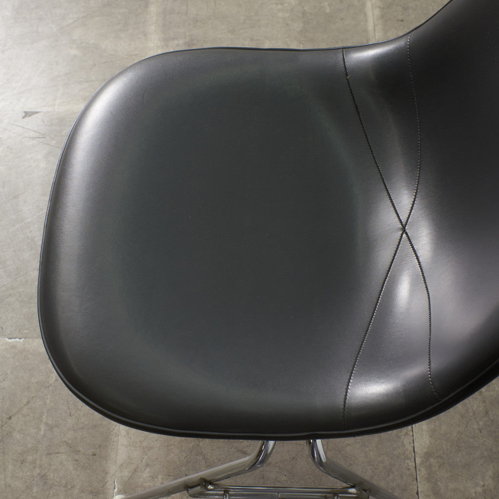 サイドシェルチェア スタッキングベース