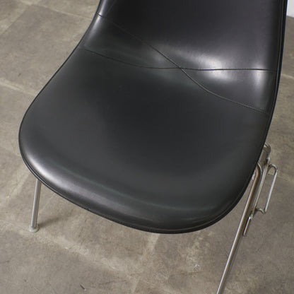 サイドシェルチェア スタッキングベース