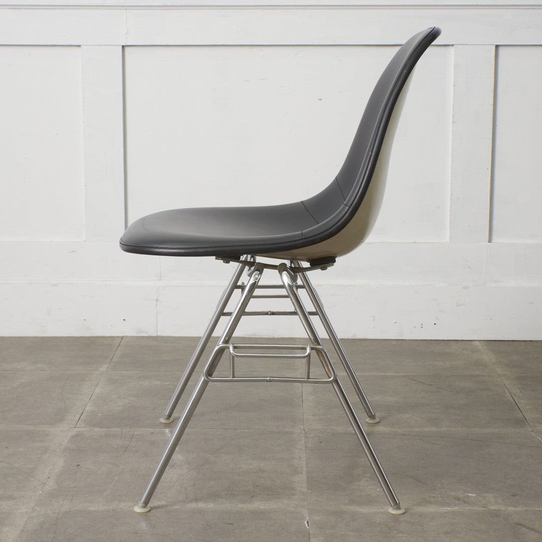 サイドシェルチェア スタッキングベース