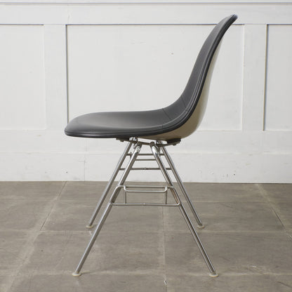 サイドシェルチェア スタッキングベース