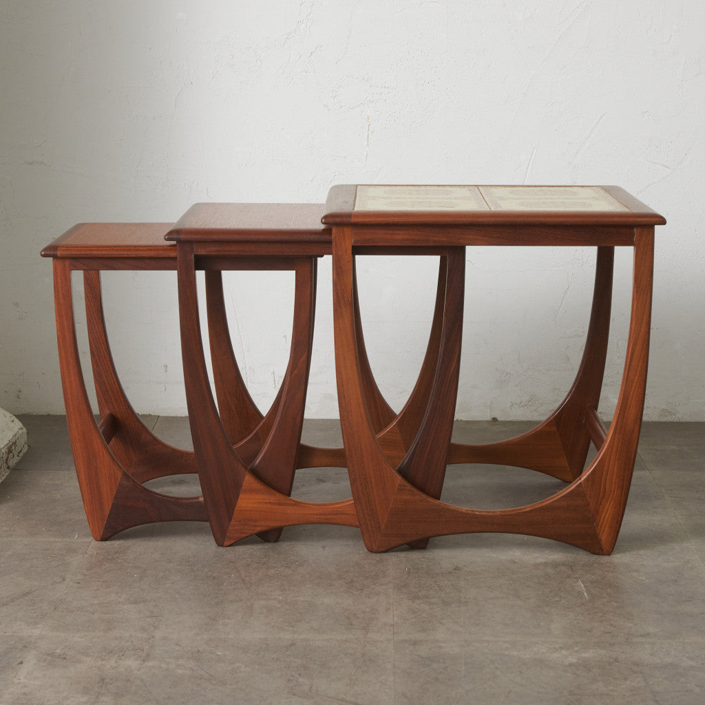 Astro セラミックタイルトップ ネストテーブル