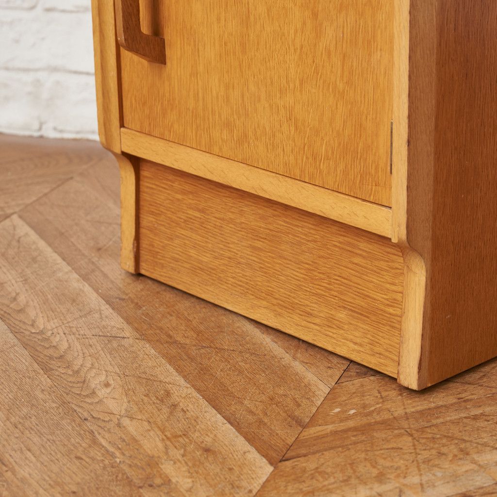 Brandon ベッドサイドキャビネット (B870)