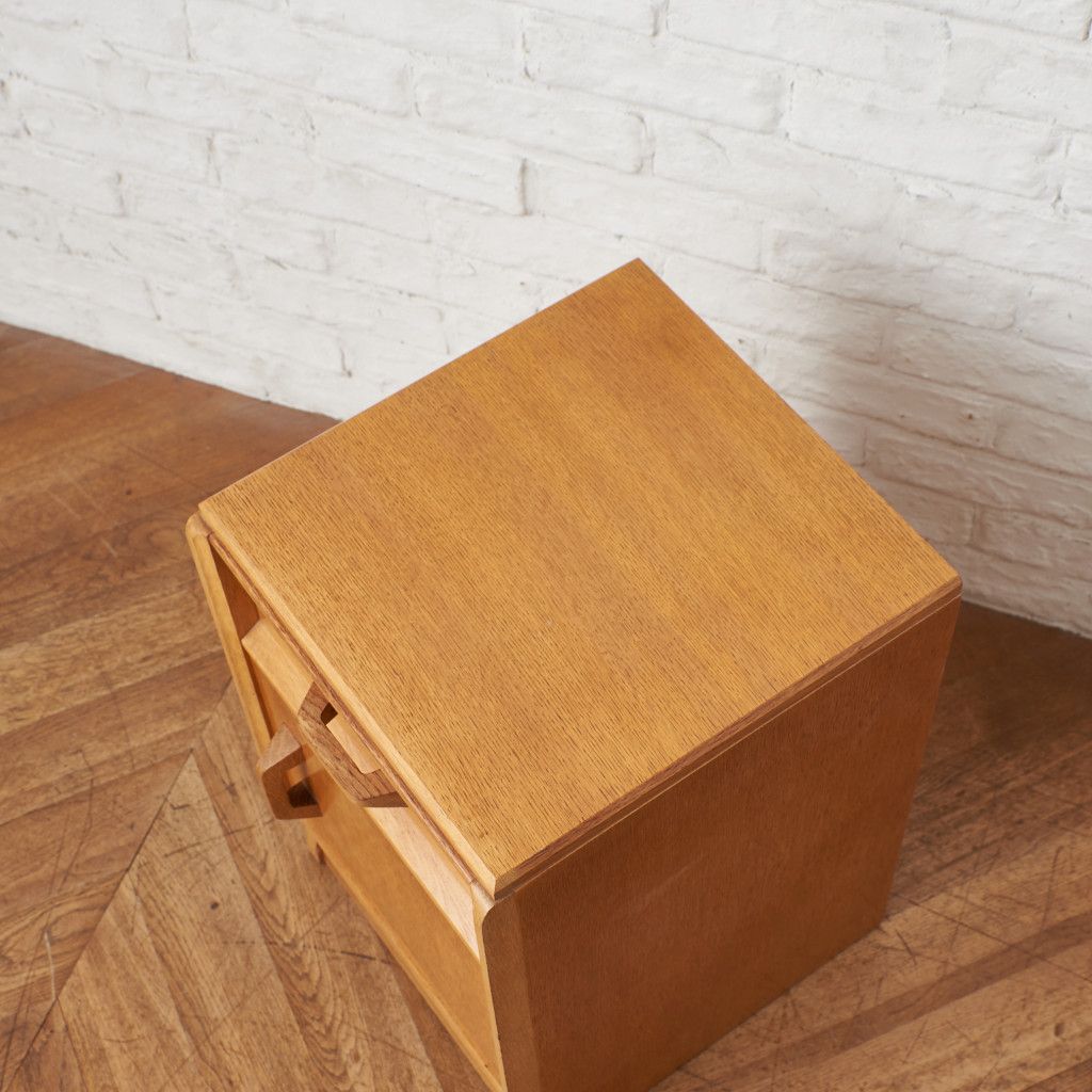 Brandon ベッドサイドキャビネット (B870)