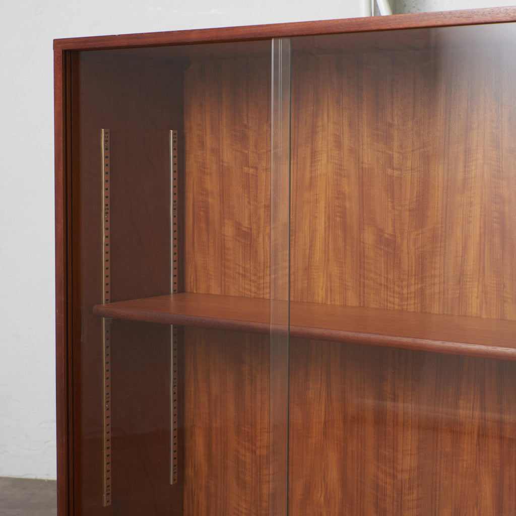 英国ヴィンテージ ナローガラスキャビネット