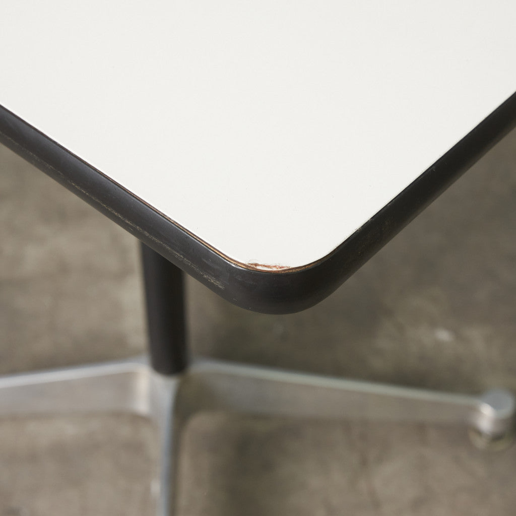 イームズ コントラクトベース テーブル