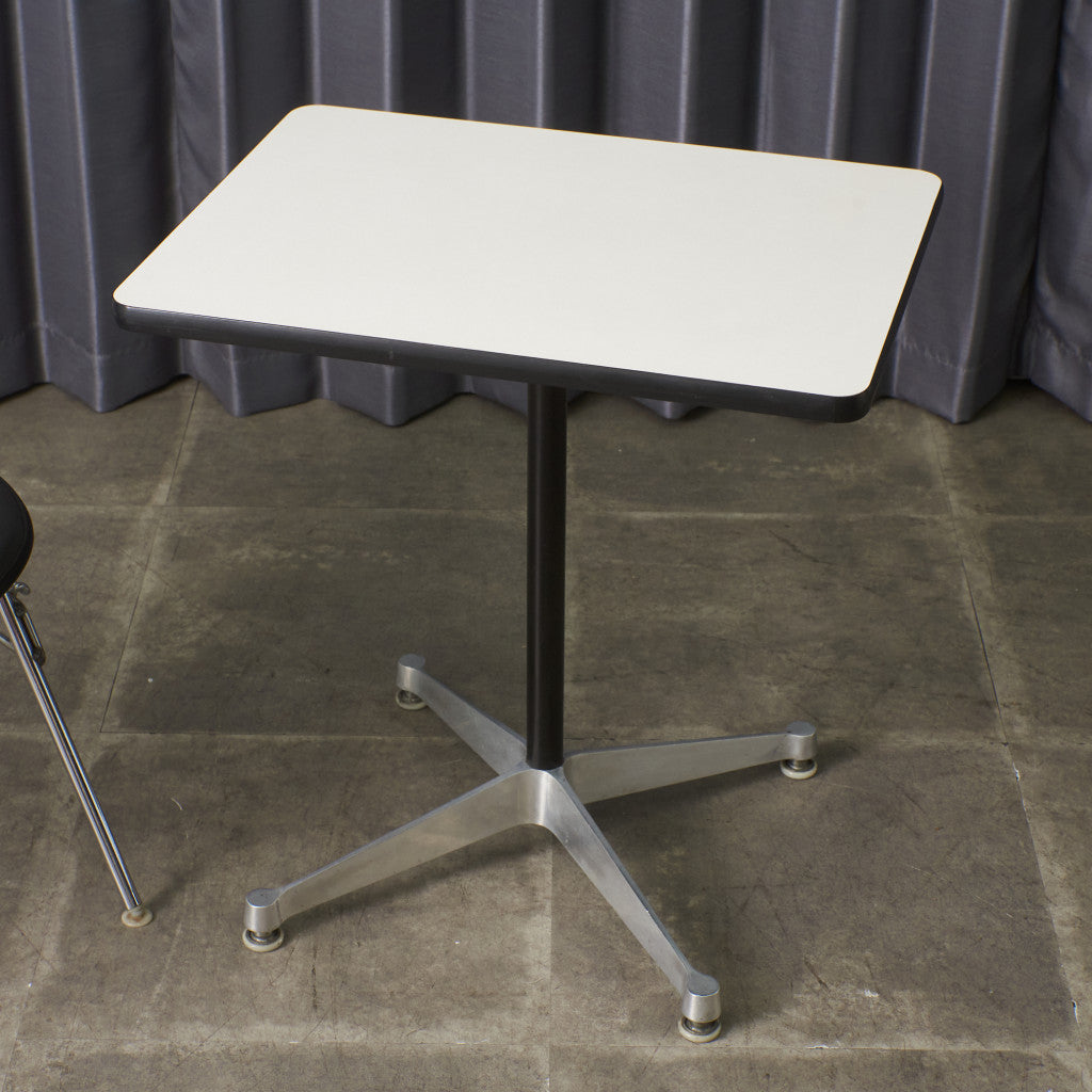 イームズ コントラクトベース テーブル