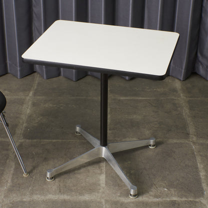 イームズ コントラクトベース テーブル