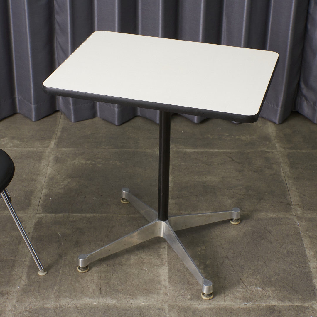 イームズ コントラクトベース テーブル