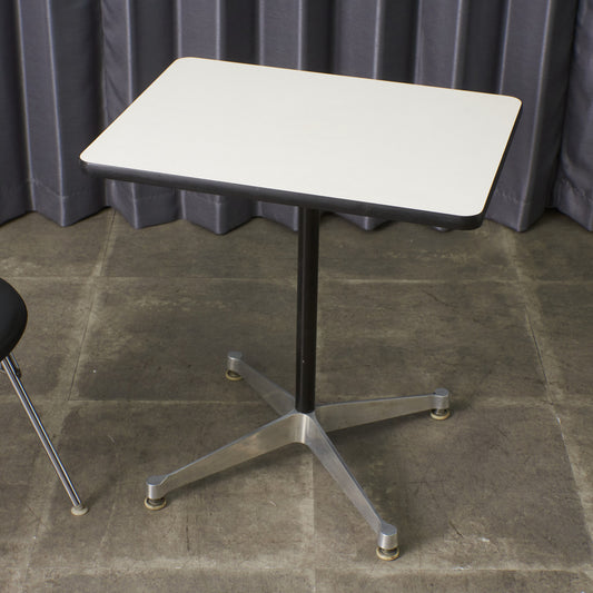 イームズ コントラクトベース テーブル