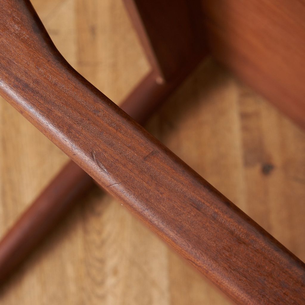 Danish オケージョナルテーブル (8021)