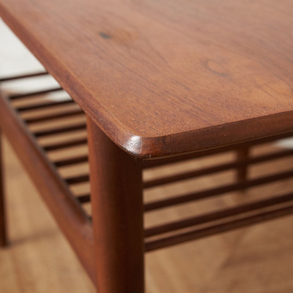 Danish オケージョナルテーブル (8021)