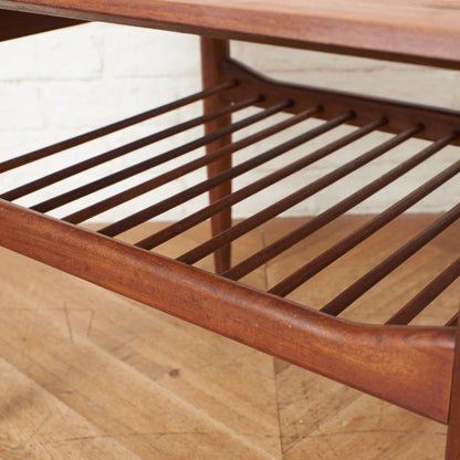 Danish オケージョナルテーブル (8021)