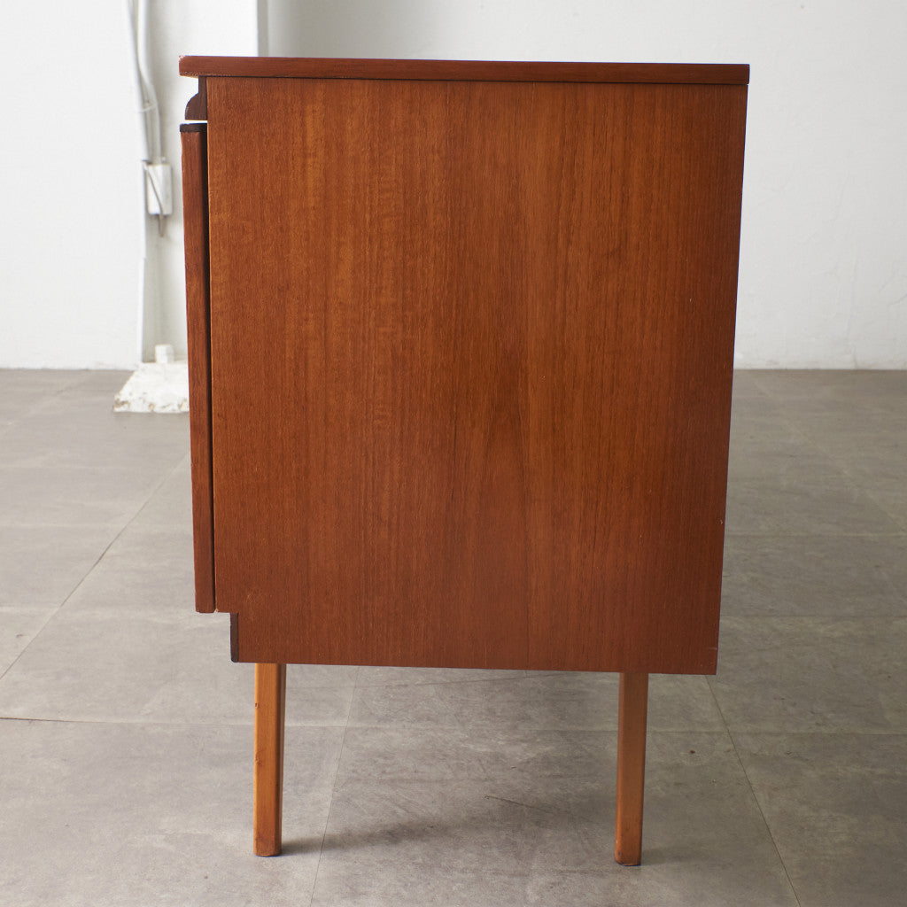 英国ヴィンテージ サイドボード