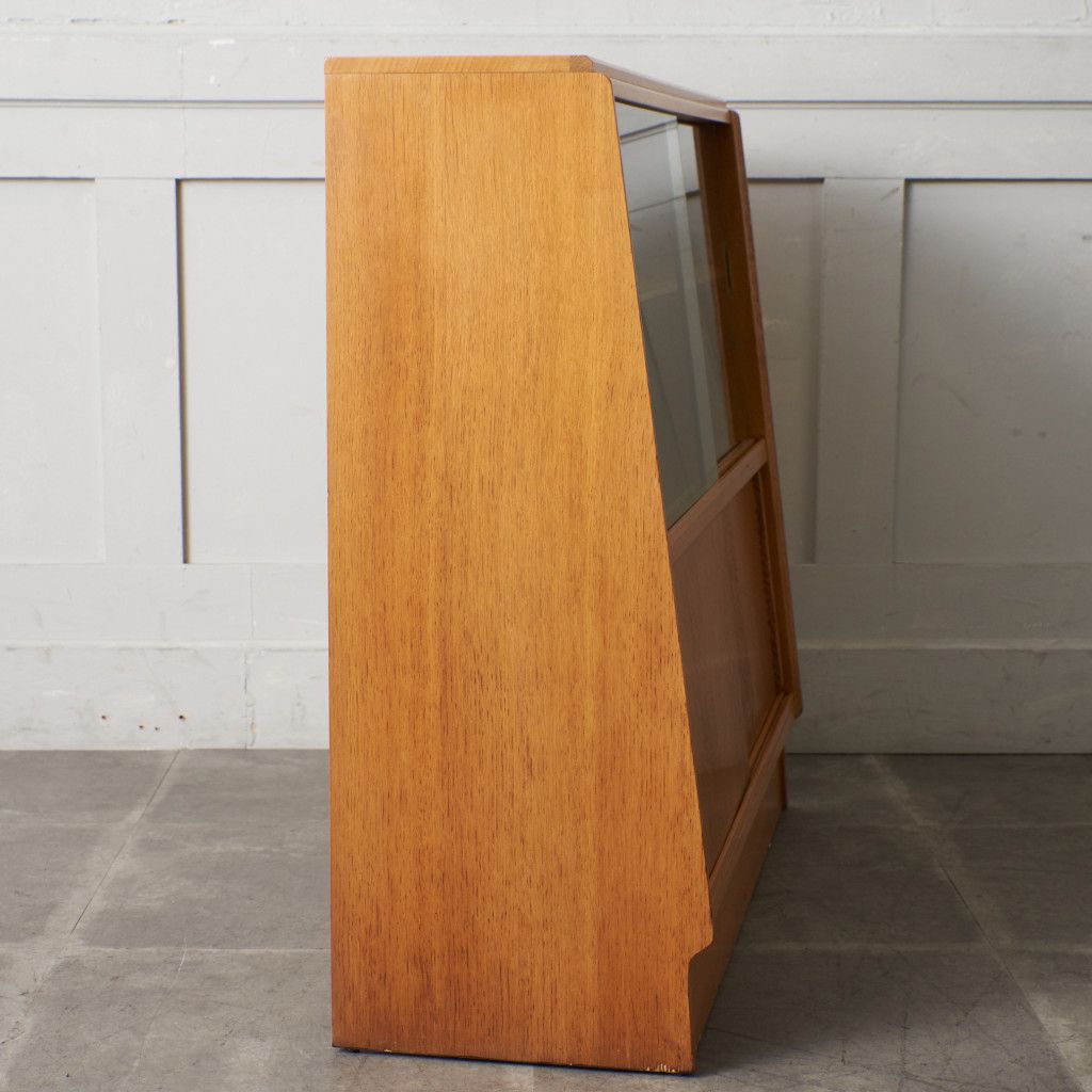 Brandon ガラスキャビネット