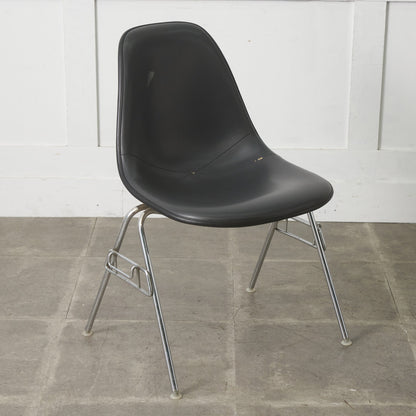 サイドシェルチェア スタッキングベース