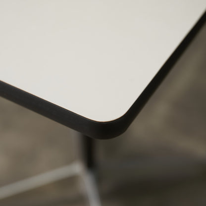 イームズ コントラクトベース テーブル