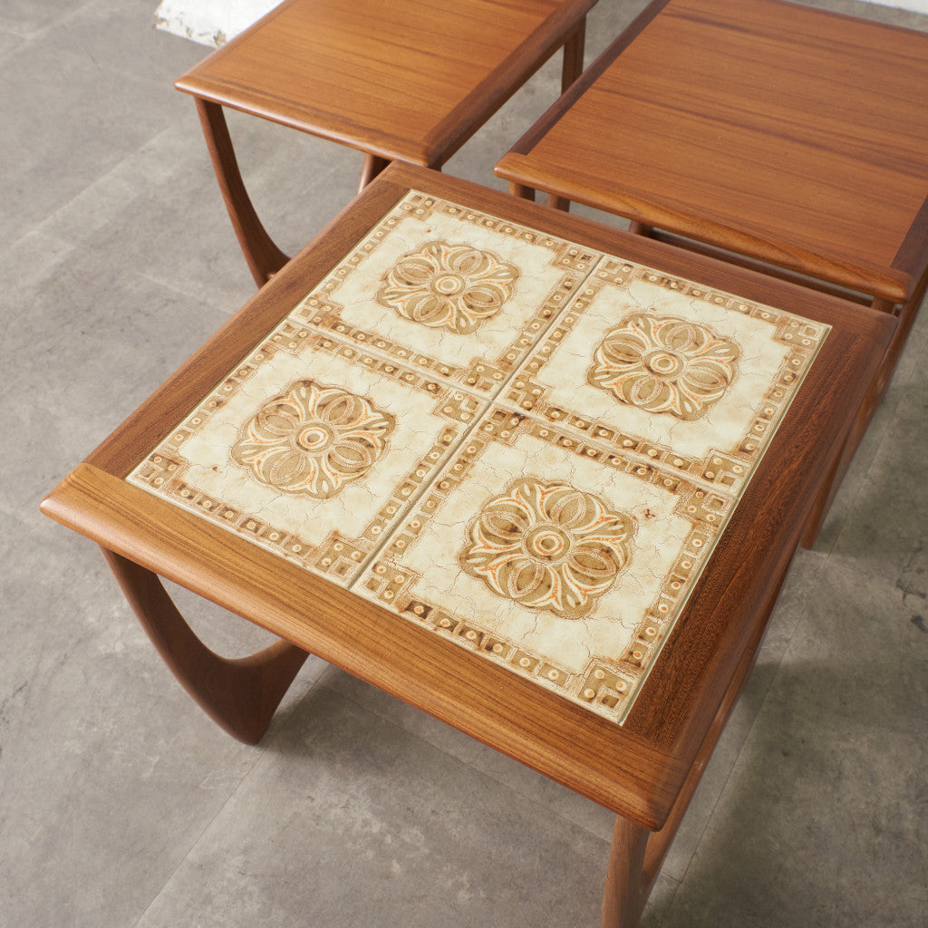 Astro セラミックタイルトップ ネストテーブル