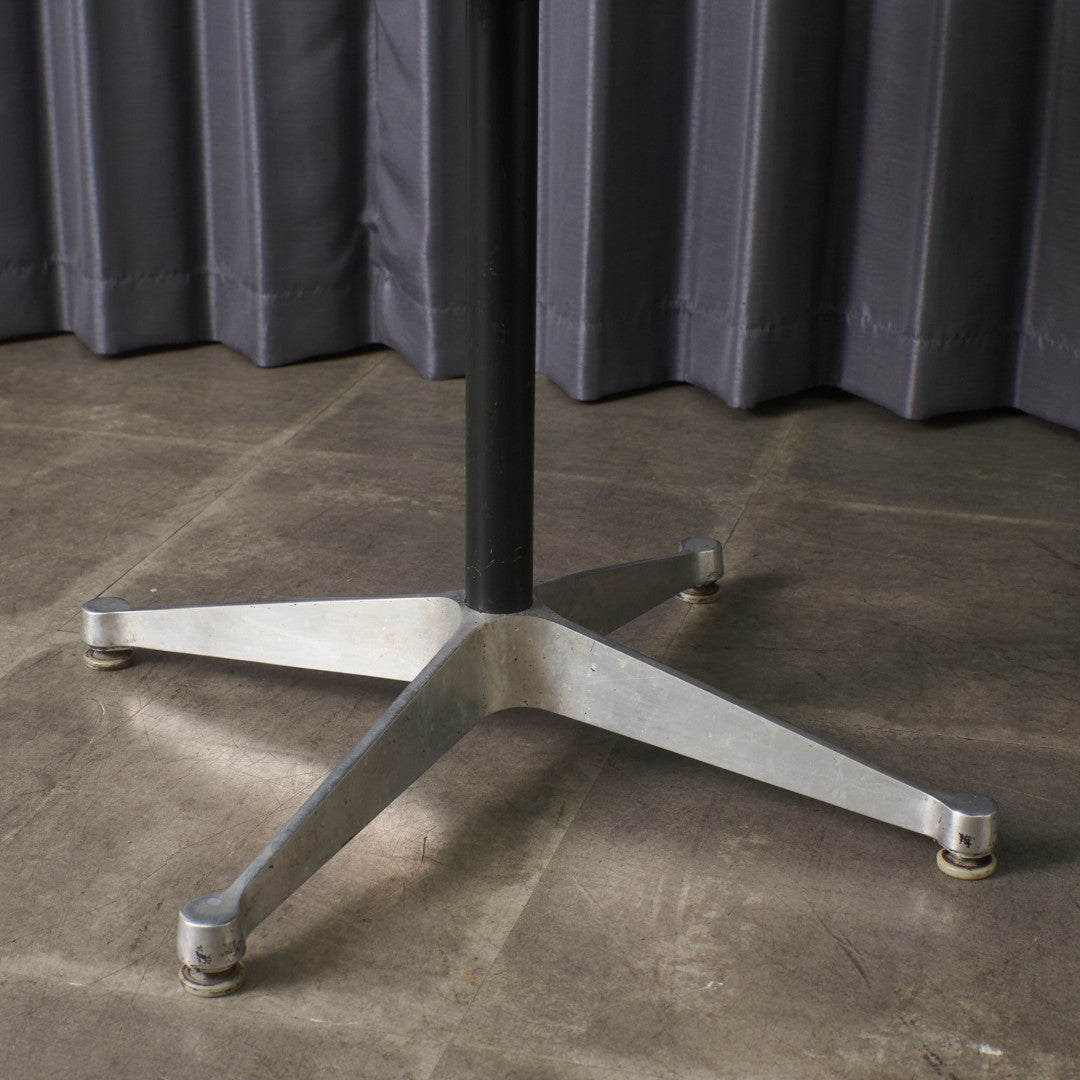 イームズ コントラクトベース ラウンドテーブル