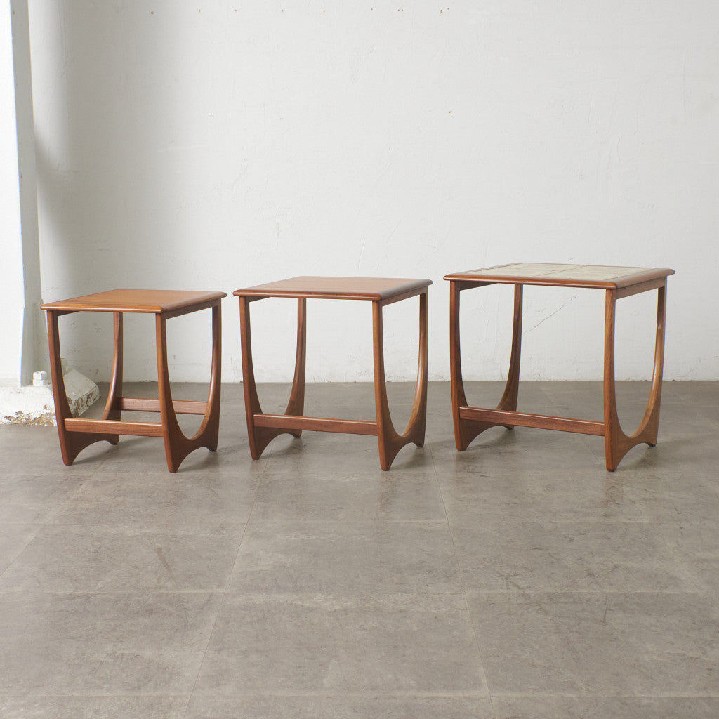 Astro セラミックタイルトップ ネストテーブル