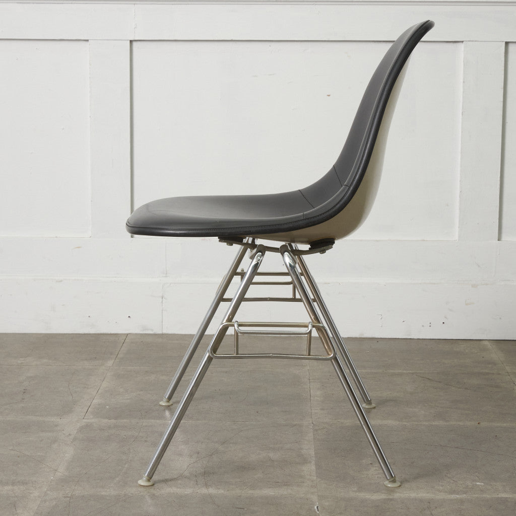 サイドシェルチェア スタッキングベース