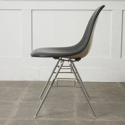 サイドシェルチェア スタッキングベース