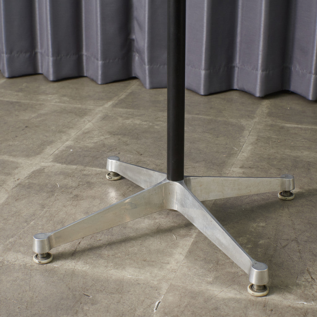 イームズ コントラクトベース テーブル