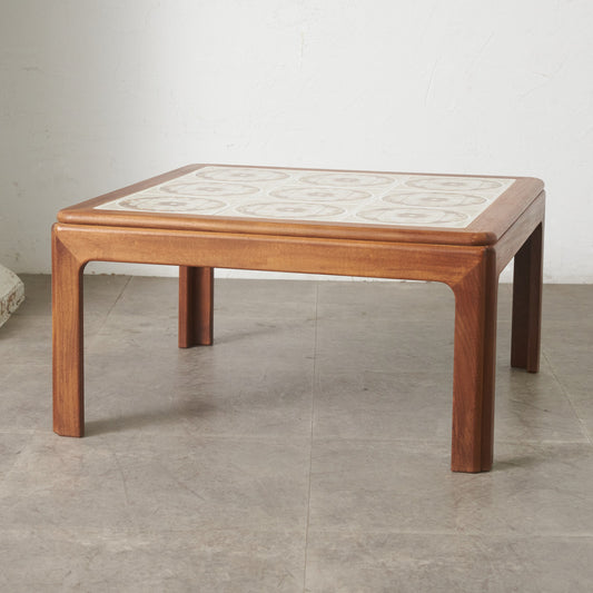 タイルトップ コーヒーテーブル