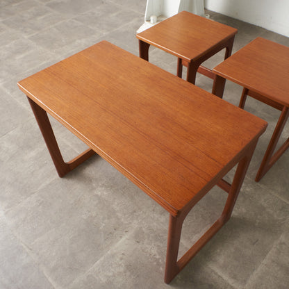 ヴィンテージ 拡張式天板付き ネストテーブル