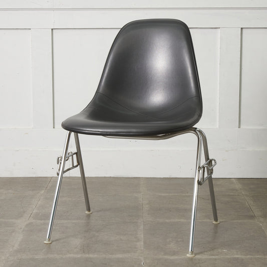 サイドシェルチェア スタッキングベース