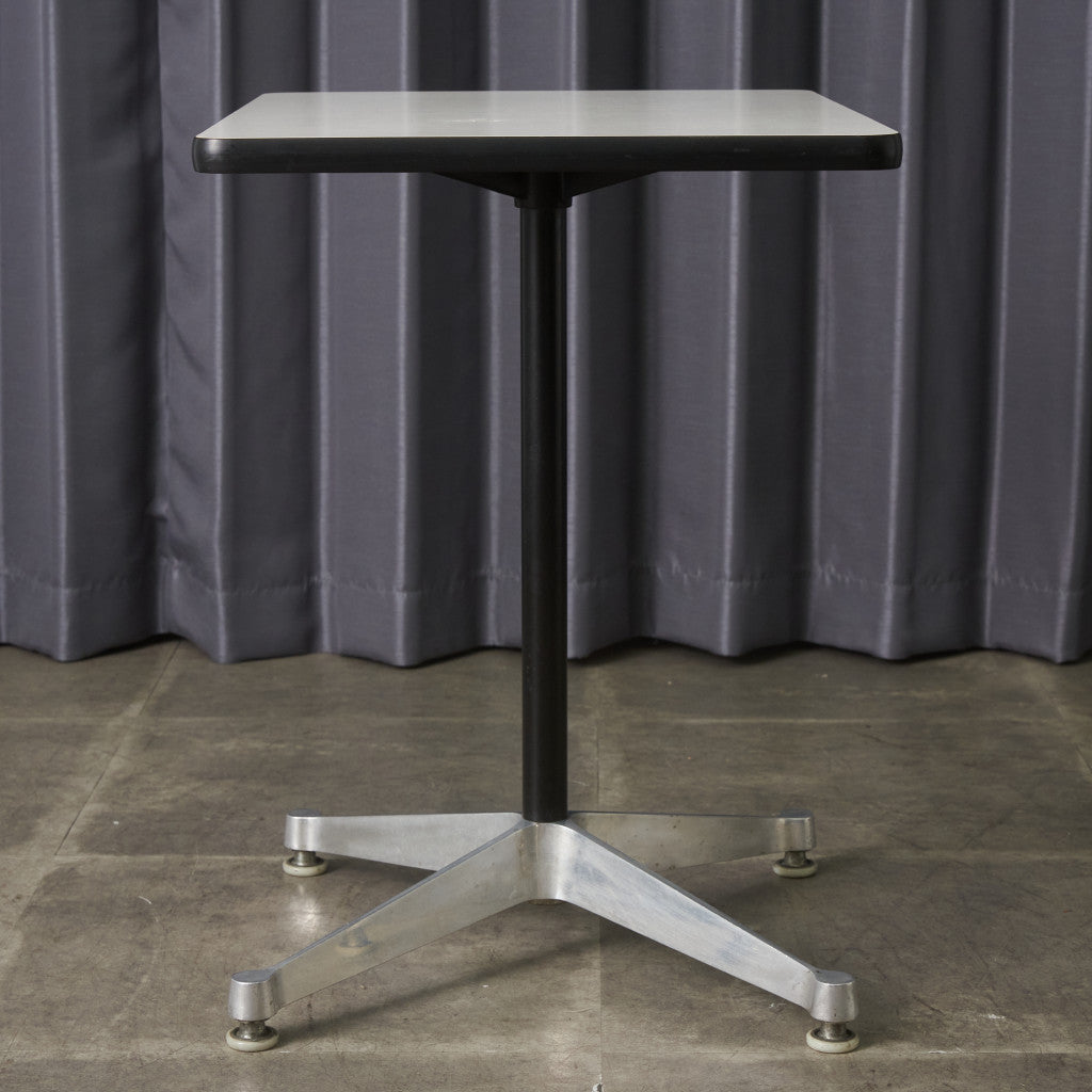 イームズ コントラクトベース テーブル