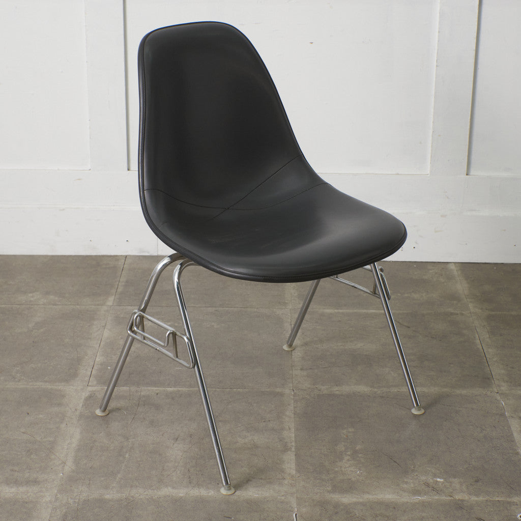 サイドシェルチェア スタッキングベース